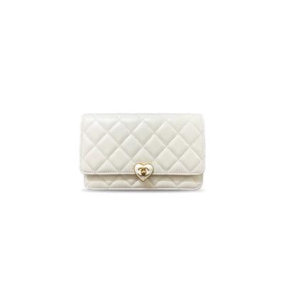 CHANEL WHITE HEART ENAMEL BUCKLE WOC  (19*13*4cm)